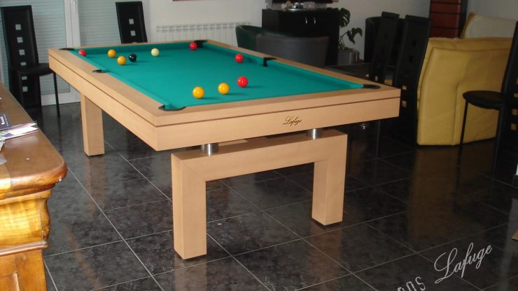 Billard contemporain en hêtre