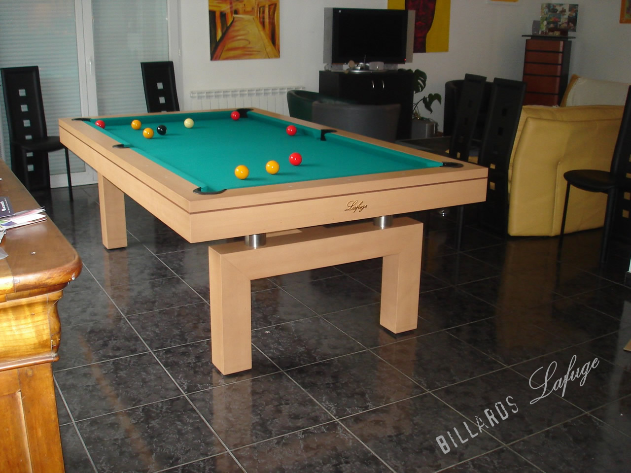 Billard contemporain en hêtre