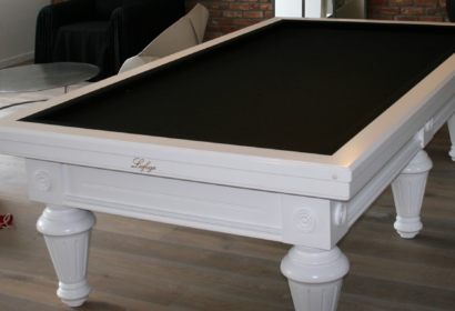 Billard table avec châssis en bois blanc