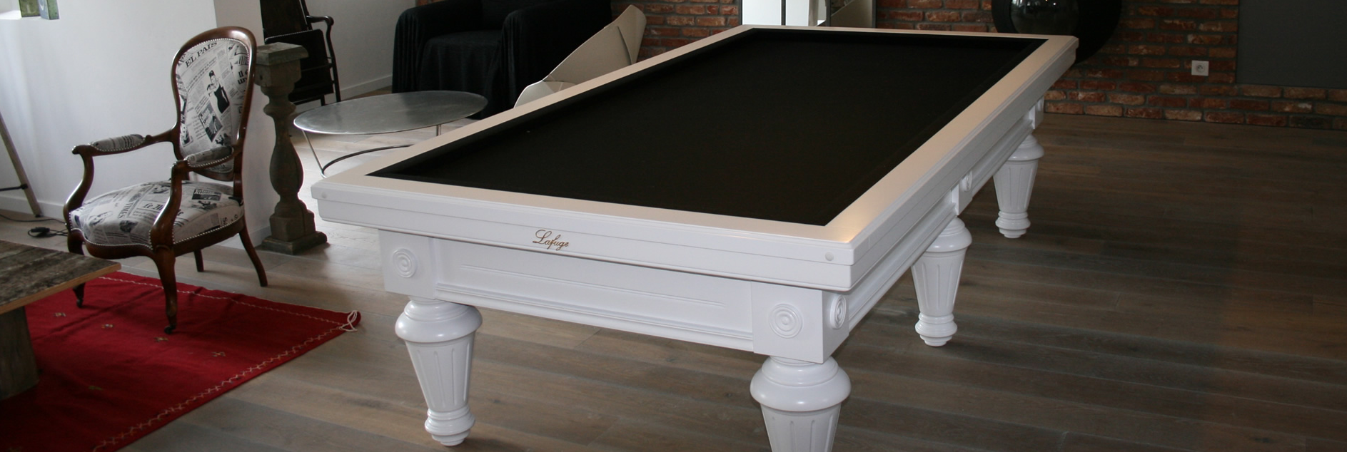 Billard table avec châssis en bois blanc