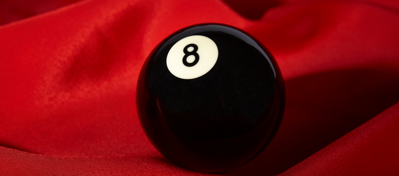Bille rouge n°8 sur tapis rouge